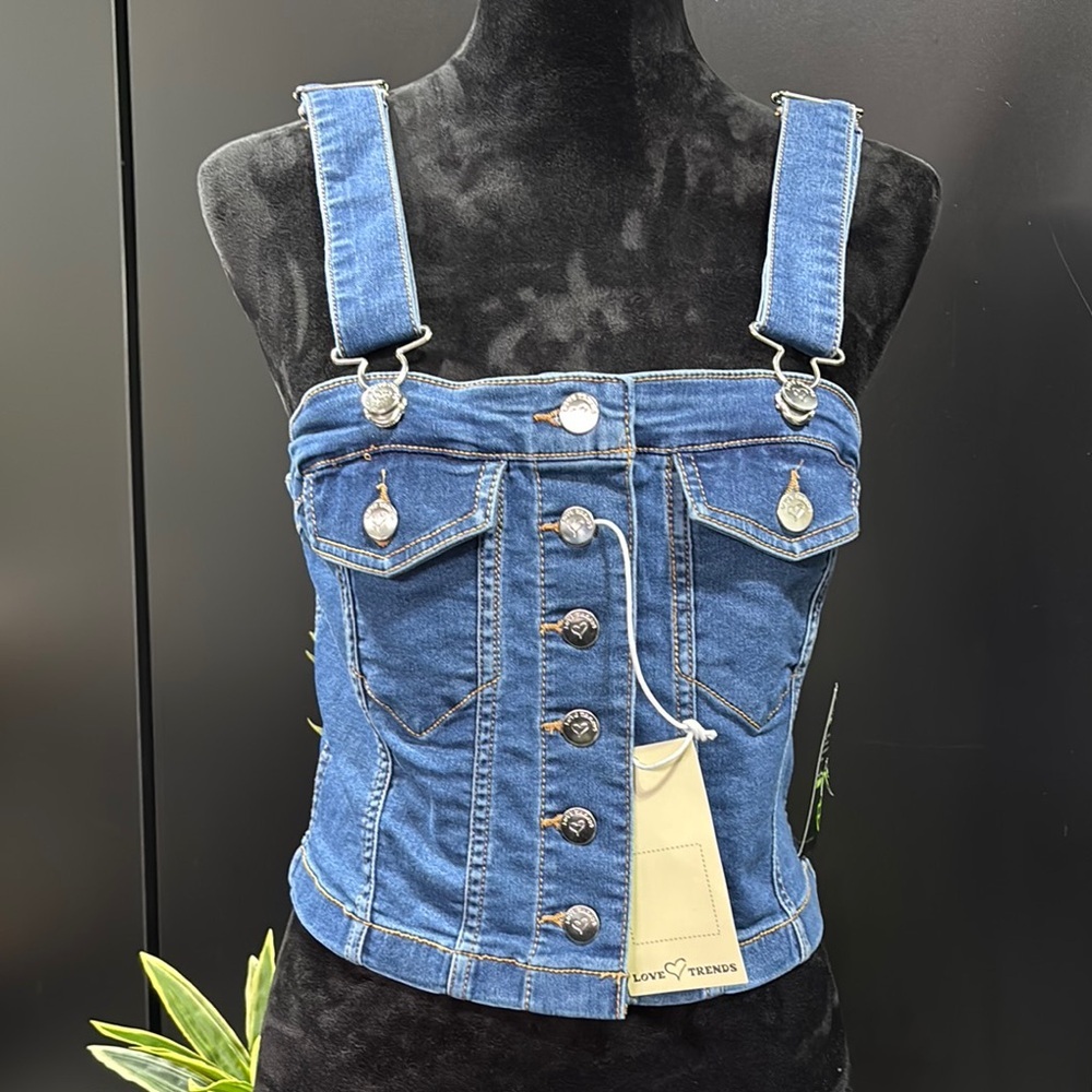 Love Trends Dungaree style crop,chest pockets, button front,adjustable straps